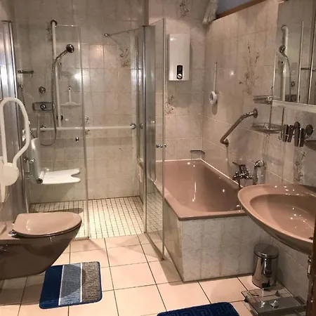 Ferienhaus Loehr Mit Treppenlift Дом отдыха Кобленц